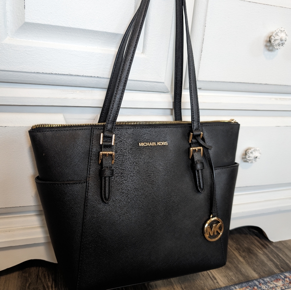 Micheal kors Charlotte black